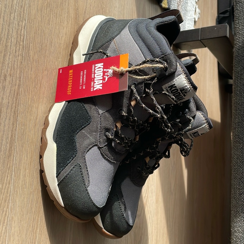 NWT Kodiak kensee hiker
